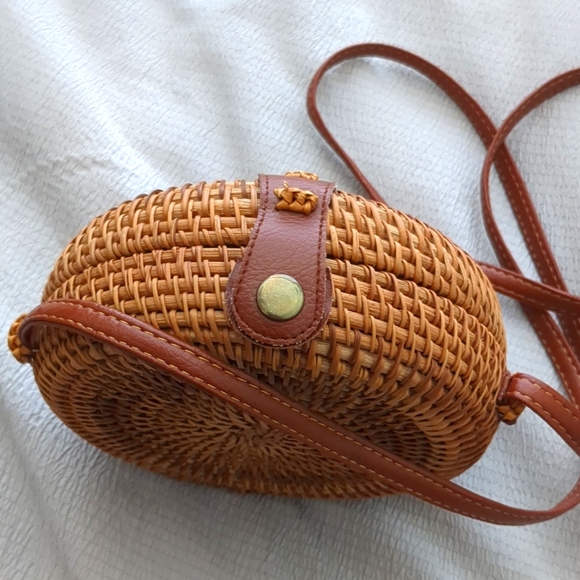 Round Rattan Crossbody - Picture 3 of 4